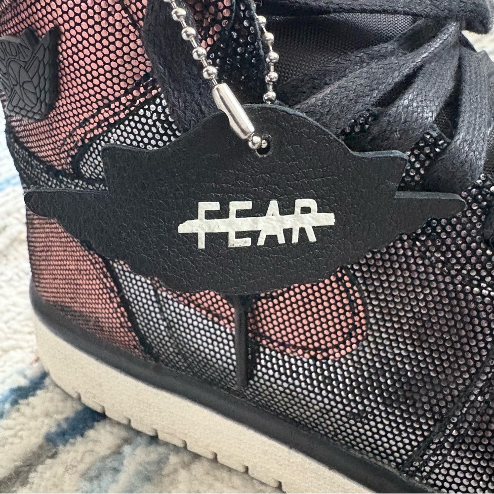 Air Jordan 1 Retro High OG “Fearless” Iridescent – Women’s Size 9